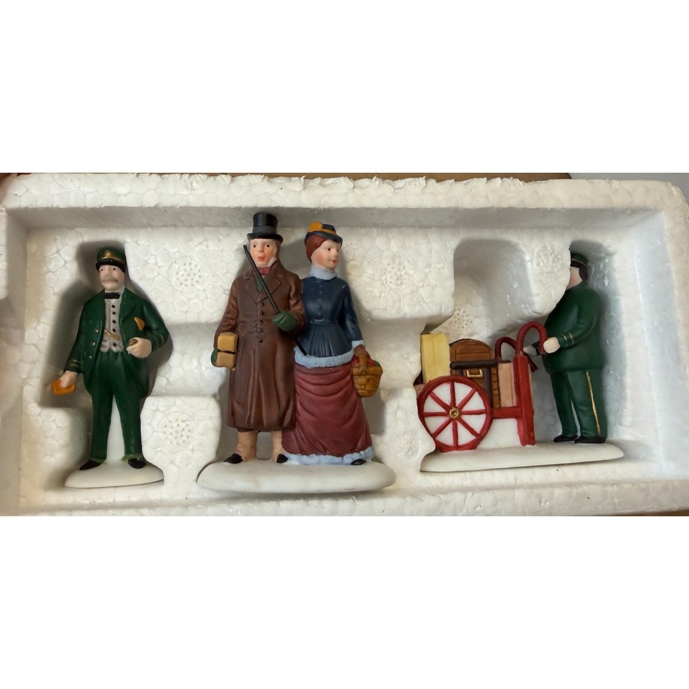 Dept 56 Holiday Travelers Set of 3 Dickens Village Accessories 5571-9 Box
